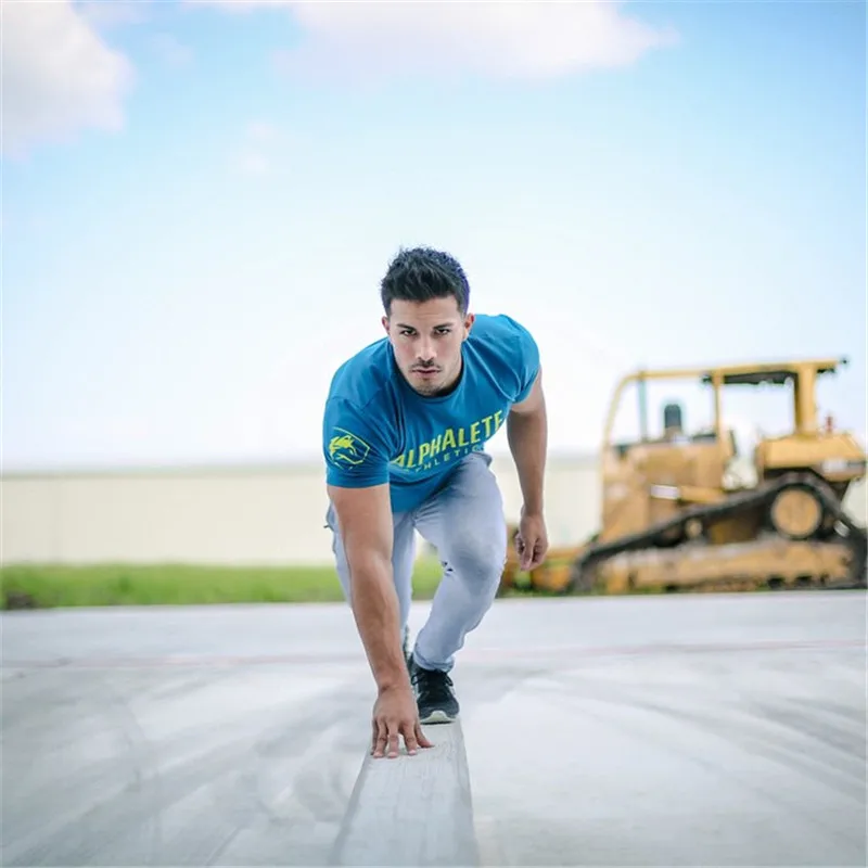 Новая брендовая хлопковая футболка для мужчин ALPHALETE Gyms Фитнес Бодибилдинг облегающие рубашки мужские модные повседневные футболки с принтом