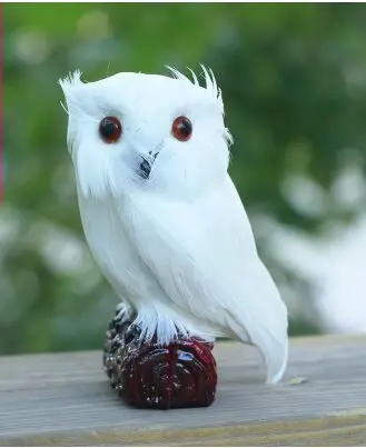 Искусственная Сова из полиэтилена и Белых Перьев примерно 12x7 см | Дом сад