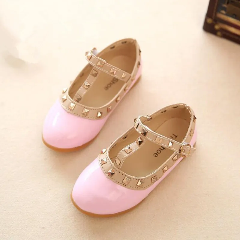 Новые сандалии для девочек Детская кожаная обувь Детские кроссовки с заклепками