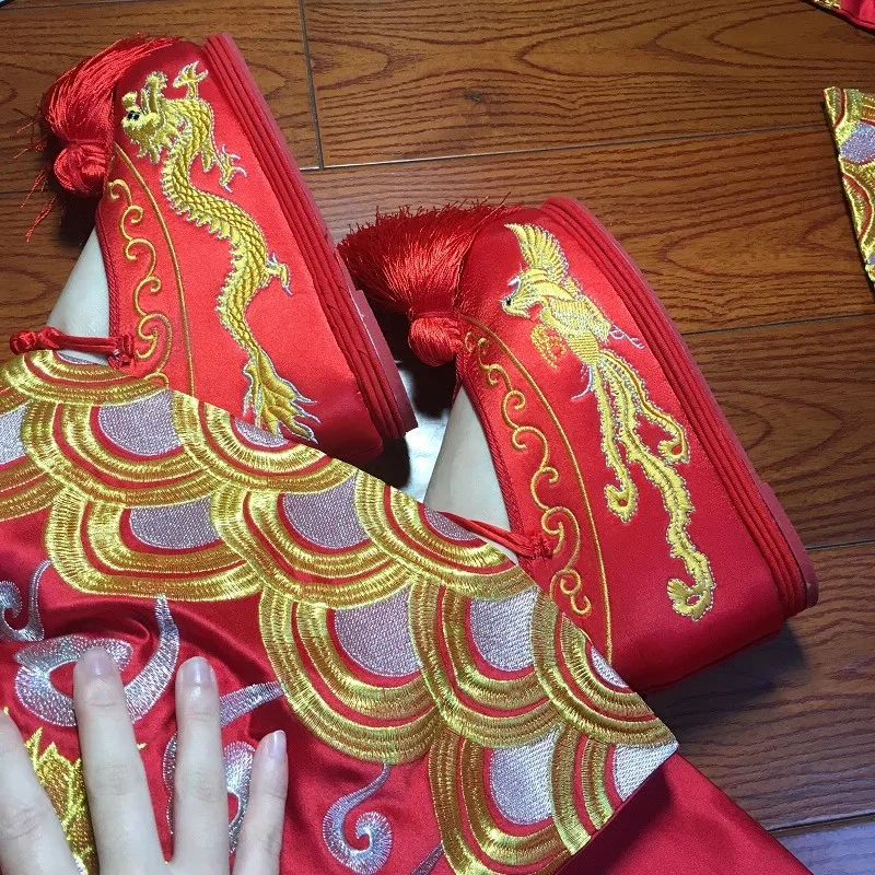 

Туфли женские тканевые красные, с вышивкой, в китайском стиле