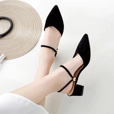 Новинка 2019 года сезон весна женская обувь на толстом высоком каблуке с острым