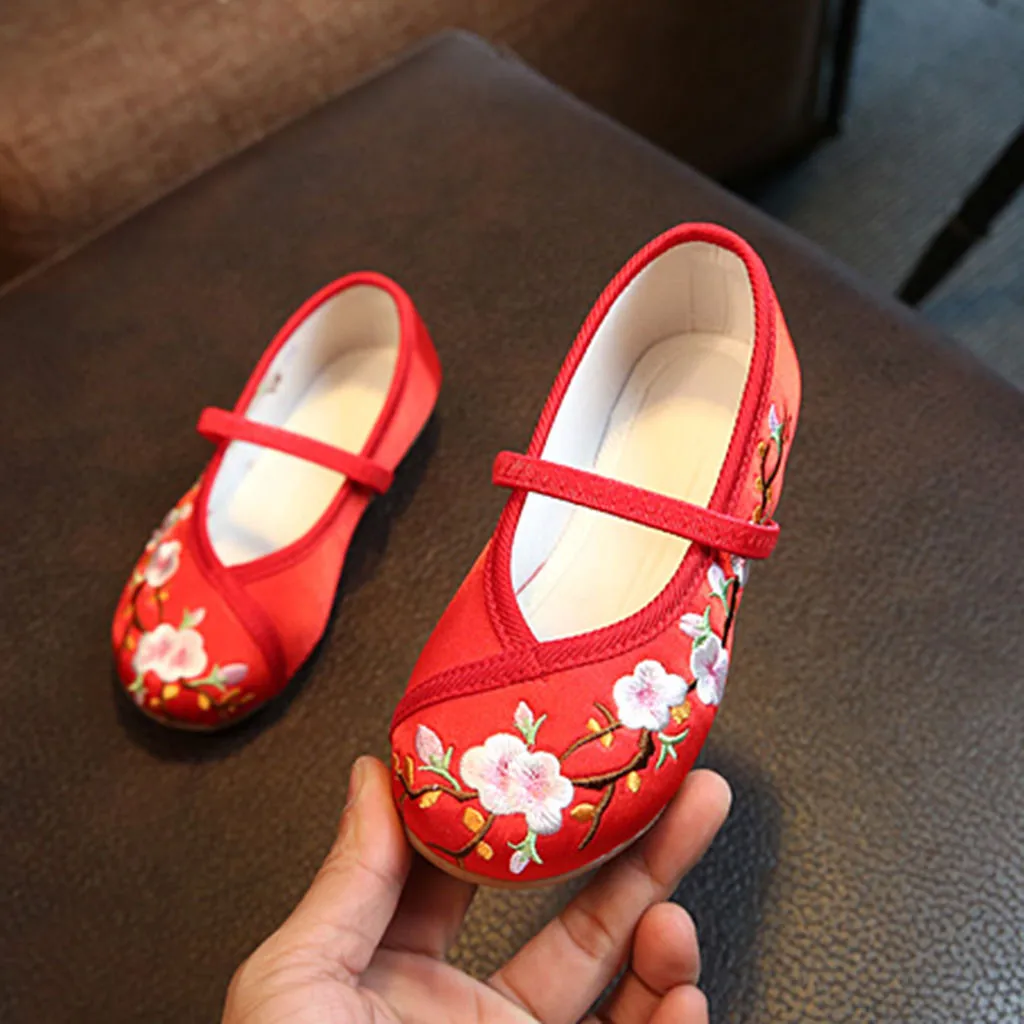 Детская обувь повседневная модная для маленьких девочек Тканевая с вышитыми