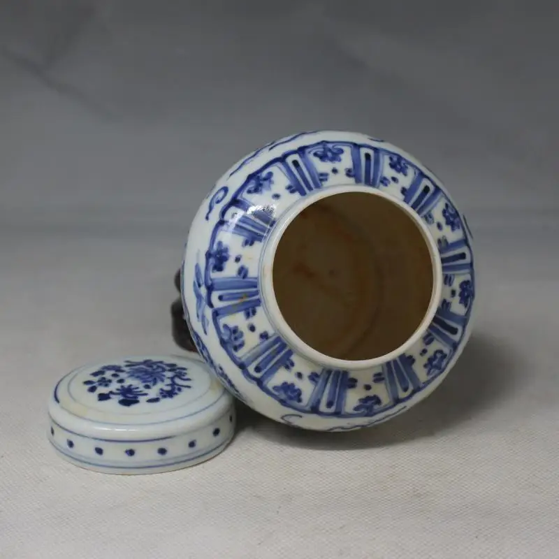 Китайская старая фарфоровая банка Ming chenghua с голубым и белым рисунком тигра