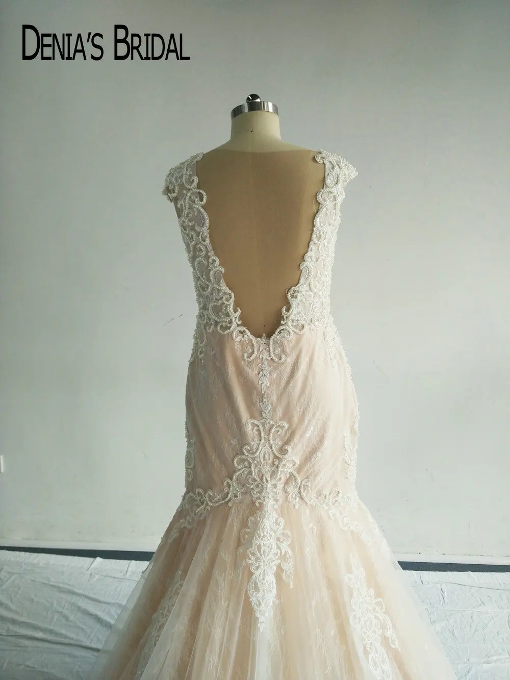 Настоящее Изображение шампанского Русалка Свадебные платья с v-образным вырезом