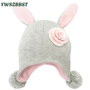 Детская шапка с ушками кролика, с цветами