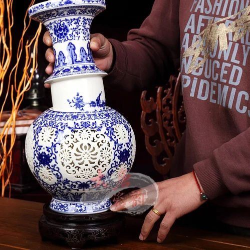 European ceramics in Jingdezhen blue and white porcelain bottle hollow modern bedroom living room furnishing shipping fashion c |