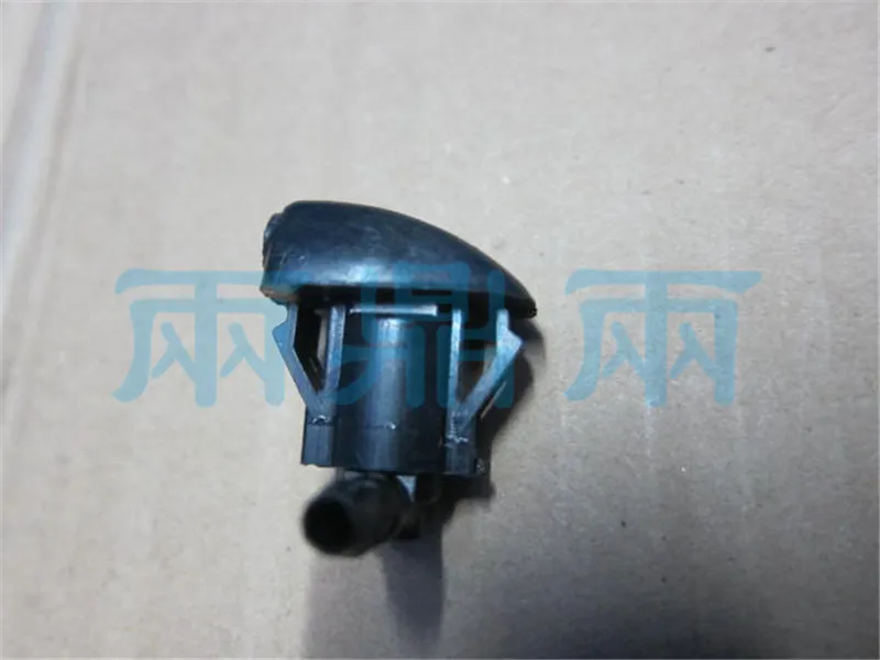 Спрей стеклоочиститель шайба насадка для mazda 3 BK 2005 2006 2007 2008 2009 2010 OEM: BS1A-67-510 цена