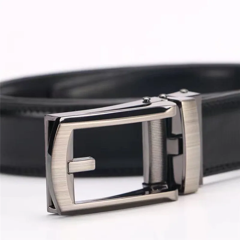 Мужской кожаный ремень от известного бренда роскошный металлический с