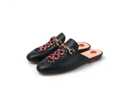 Snake embroidery Классические тапочки дизайнерская металлическая пряжка Пляжные тапочки настоящей бычьей тапочки мягкая кожа мультфильм половина тапочки, женская обувь - Цвет: Snake embroidery