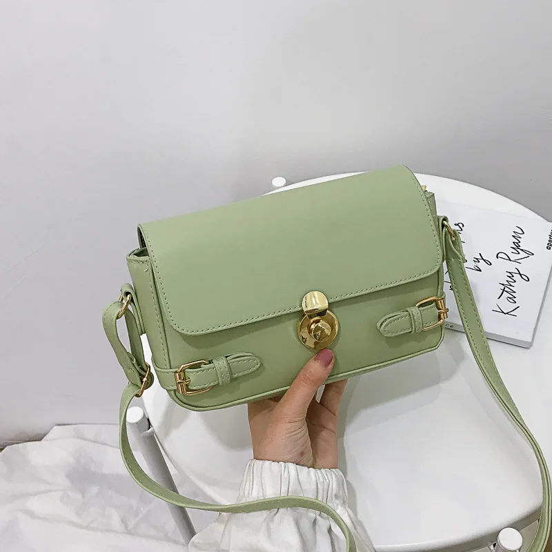 Сумка-мессенджер с цепочкой маленькая модная повседневная однотонная мягкая для