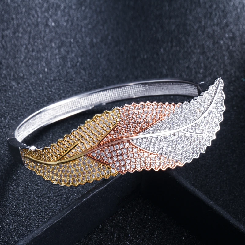

BeaQueen Designable Big Leaf Shape Silver Plated Rose Gold Color 3 Tones Cubic Zirconia Round Cuff Open Bangles for Women B150