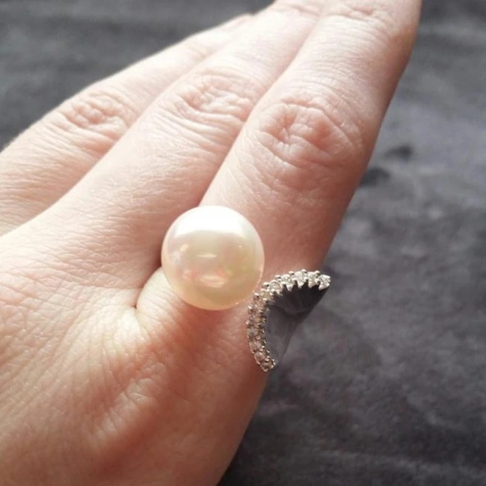 Женские кольца с родиевым покрытием кубическим цирконием и имитацией жемчуга