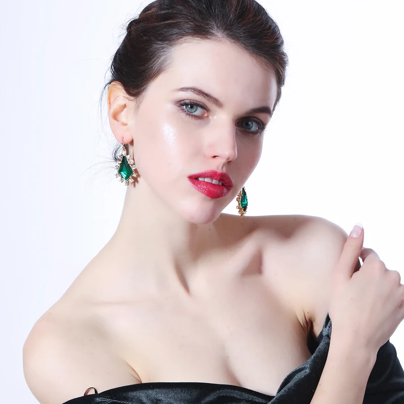 3 цвета: красный синий и зеленый геометрические серьги-капли из смолы с