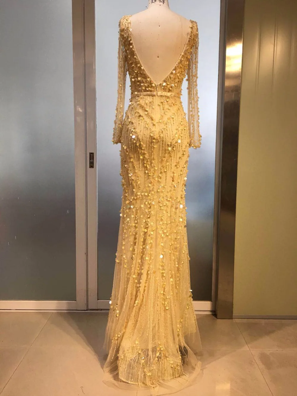 Высококачественное Золотое Платье CloverBridal с длинными рукавами и глубоким V