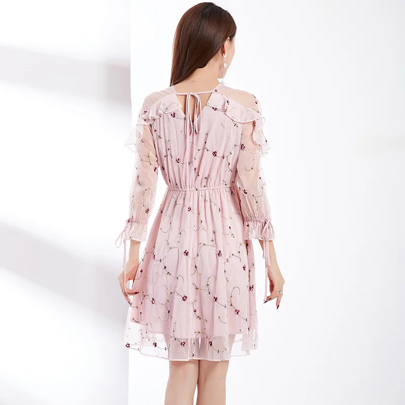 Женское платье с рукавом бабочкой весеннее шифоновое треугольным вырезом три