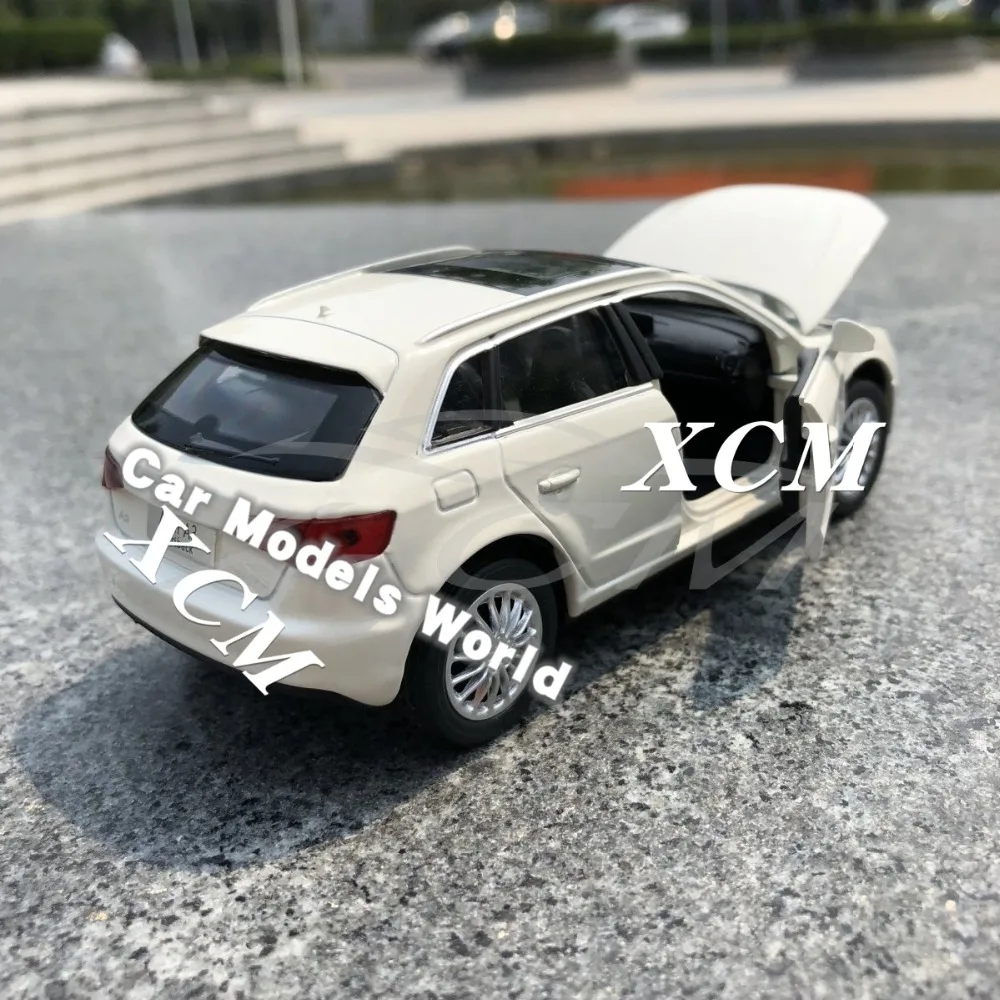 Литая под давлением модель автомобиля для A3 Sportback (белый) 1:32 + маленький подарок! |