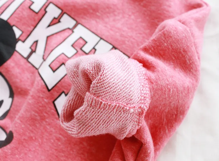 Новая весенняя одежда с рисунком для всей семьи Одинаковая мамы и дочки свитер