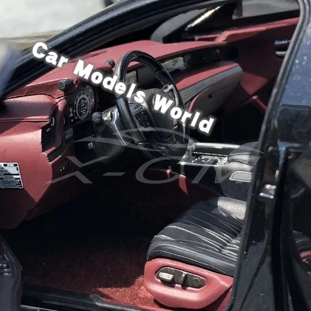 Литая под давлением модель автомобиля для LS500H LS500 h 1:18 (черный) + маленький