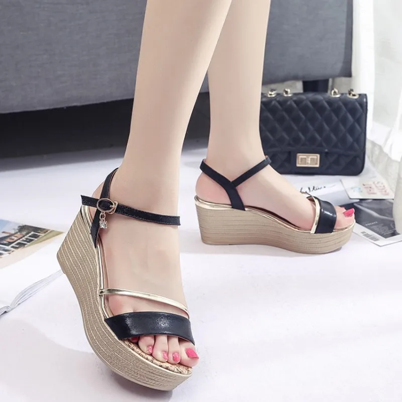 2017 г. женские искусственная кожа + пластик сдобы голова рыбы на платформе простые