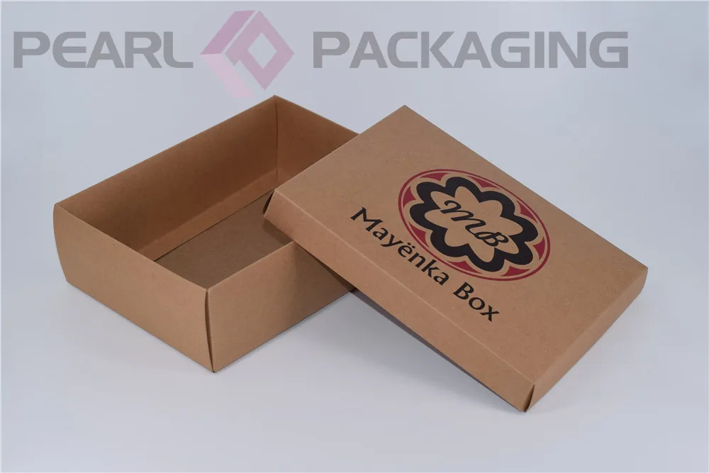 Плоская упакованная коричневая крафт бумажная коробка с индивидуальной печатью