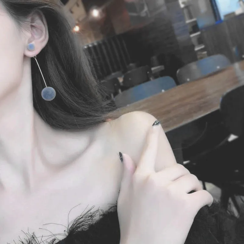 Модные красные черные синие плюшевые серьги-шарики для женщин корейские