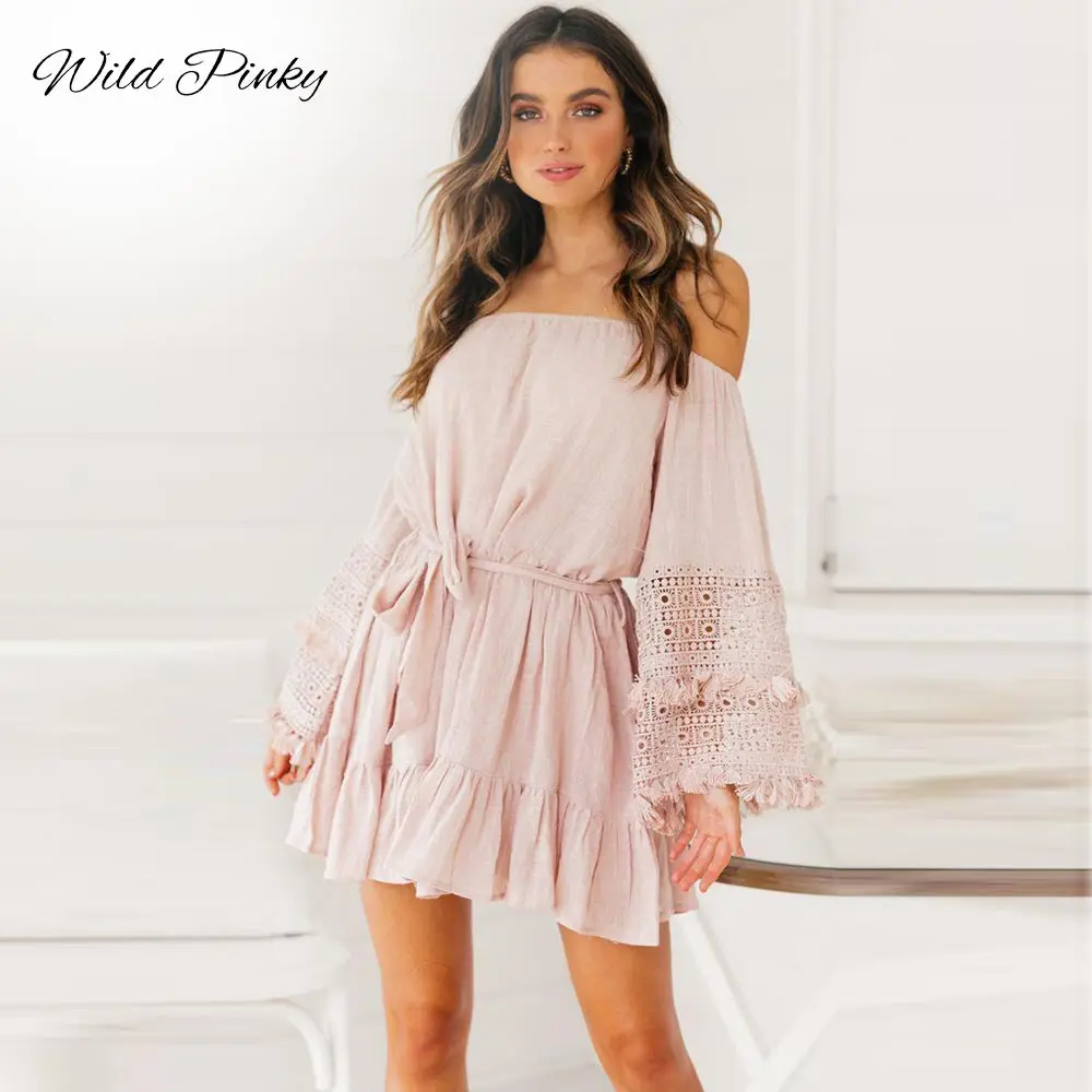 WildPinky платье с открытыми плечами кисточками и оборками женское белое винтажное