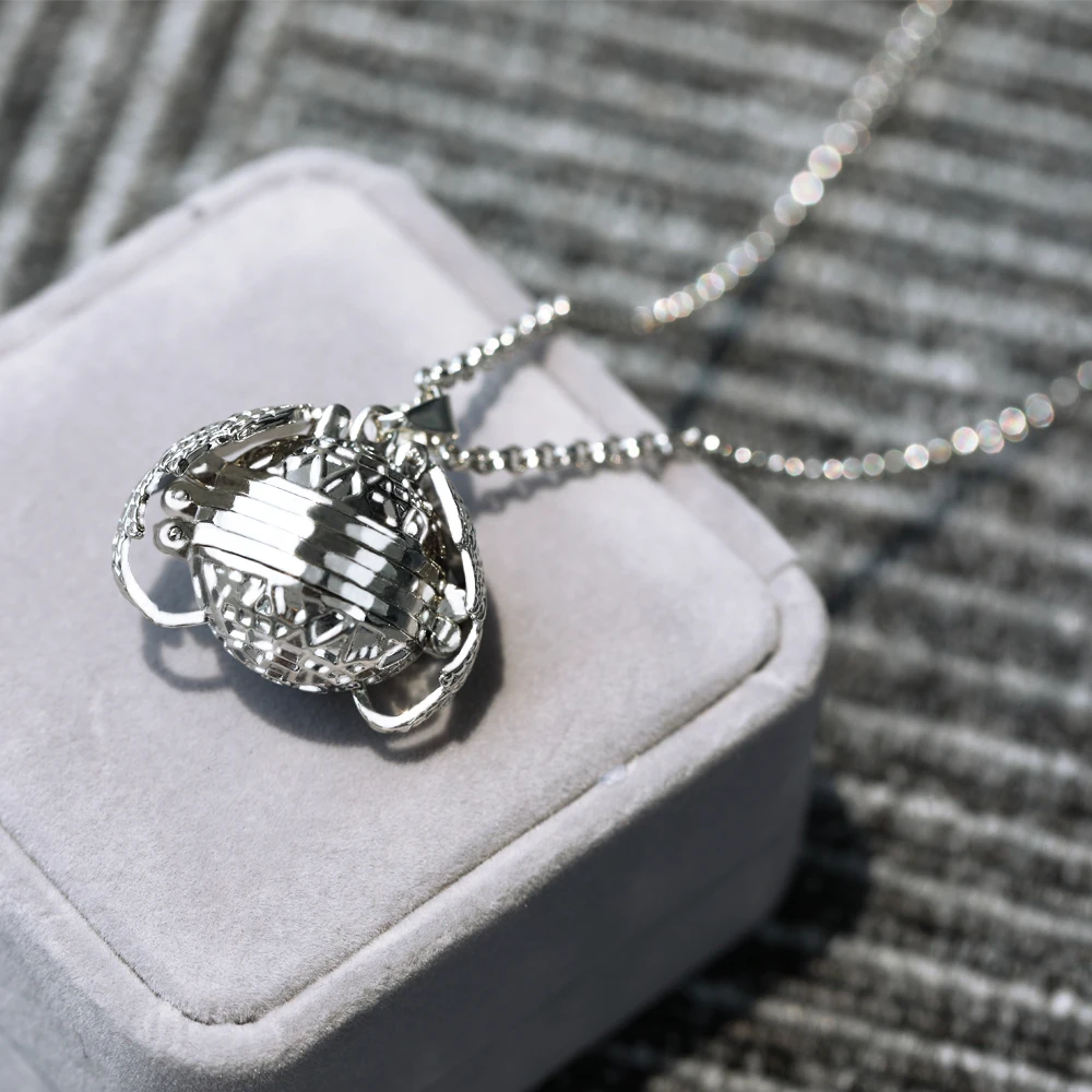 

Magic Photo Flash Box Necklace Memory Floating Locket Necklace Angel Wings Flash Box Fashion Album Box Necklace for Lover Gifts