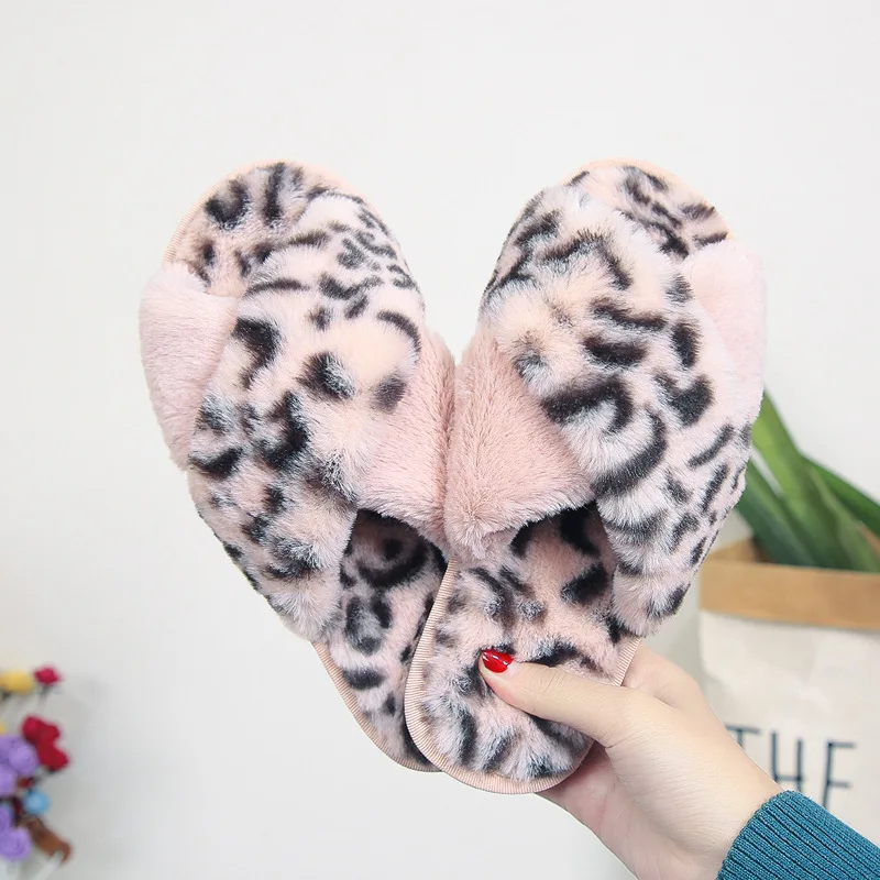 Pink Меховые тапочки; женские меховые шлепанцы; леопардовые зимние тапочки; домашняя обувь; теплая женская домашняя обувь; женские Вьетнамки; chaussures femme - Color: Pink