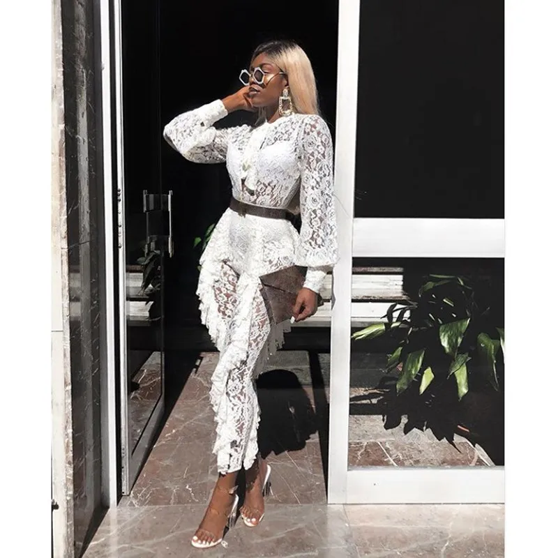 Женские осенние кружевные комбинезоны с оборками белые однотонные облегающие