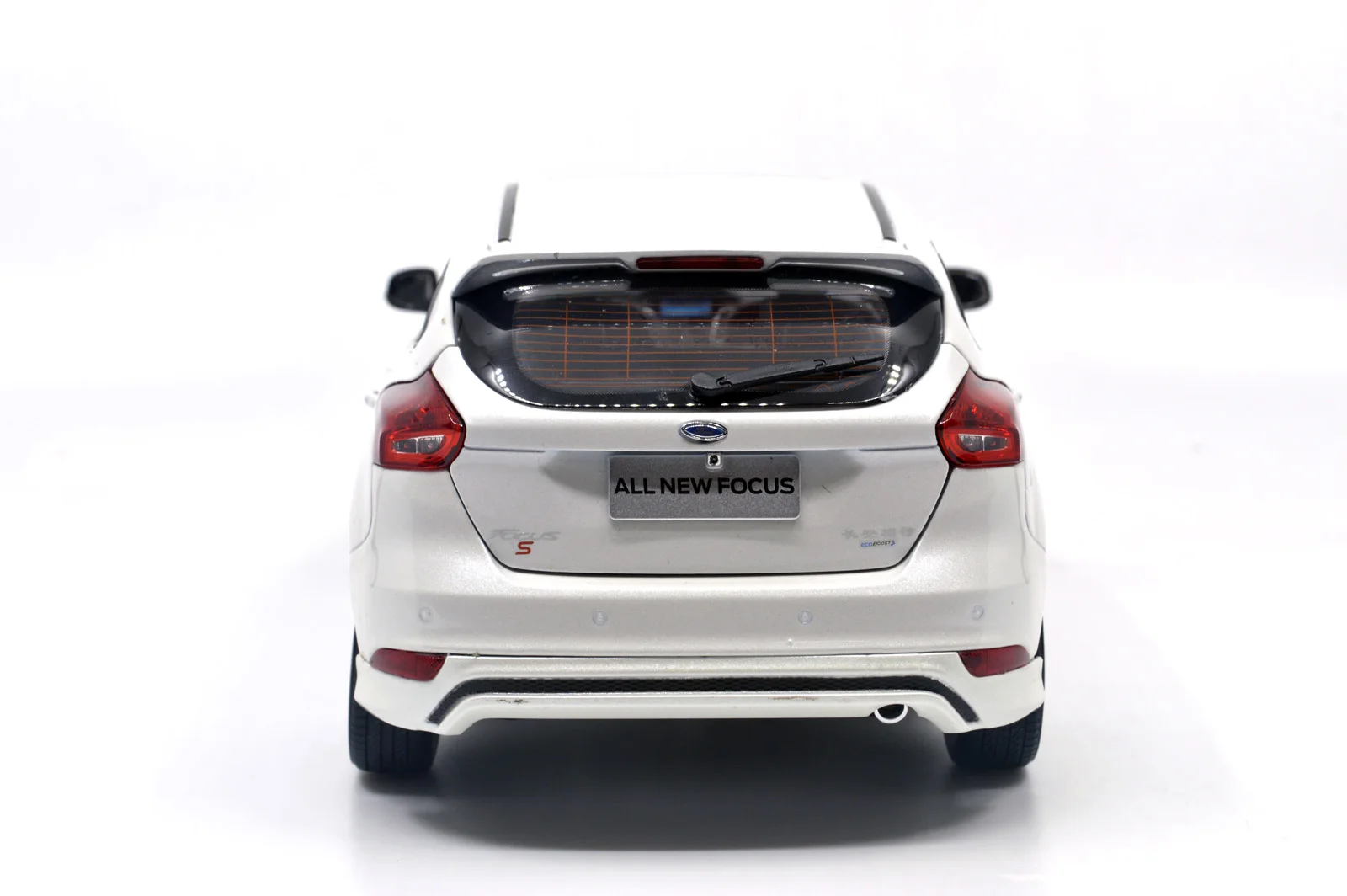 1/18 1:18 1 18 весы Ford All New Focus 2015 белая статическая симуляция литая под давлением