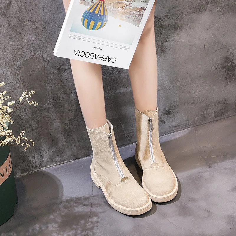 Новинка зимы 2018 модные простые однотонные ботинки Мартенс женские трендовые