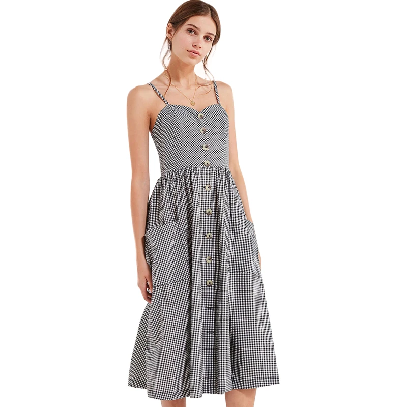 Черно белое клетчатое платье бандо на бретелях облегающее и расклешенное для