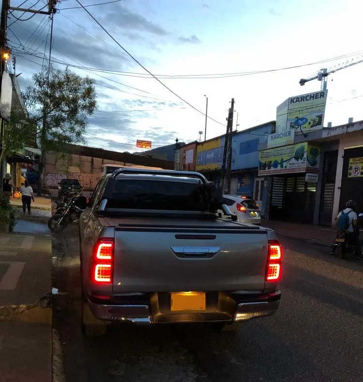 Светодиодные задние фонари для Toyota Hilux Revo SR5 M70- пикап автомобильный тормозной фонарь Модифицированная высокая яркость Стайлинг противотуманная фара боковая Drl