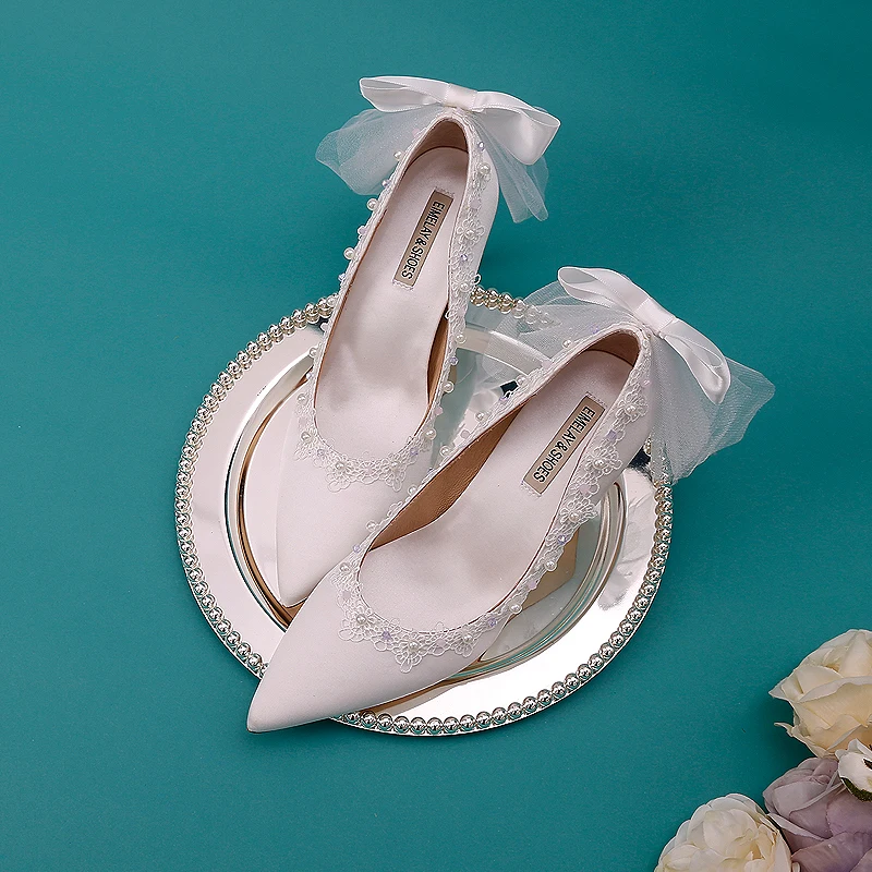 Женские атласные свадебные туфли на шпильке с острым закрытым носком и белым