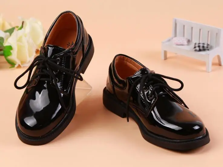 Новинка 2019 стильные детские кожаные туфли на шнуровке черные и белые для