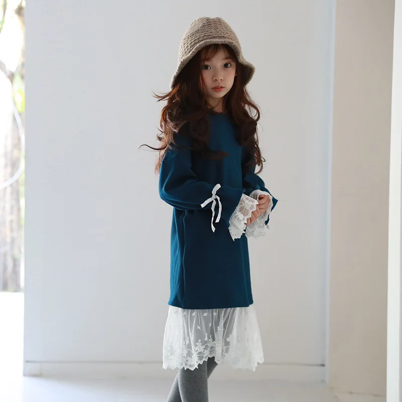 

Children's clothing winter new Korean Style girls big boy hollowed out Lace stitching thickening blue girls'dress clothes
