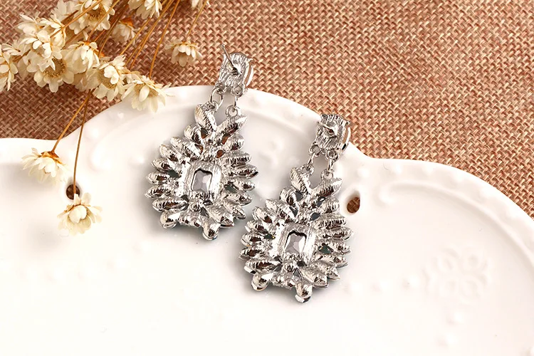 Женские длинные висячие серьги крупные богемные синего цвета с кристаллами