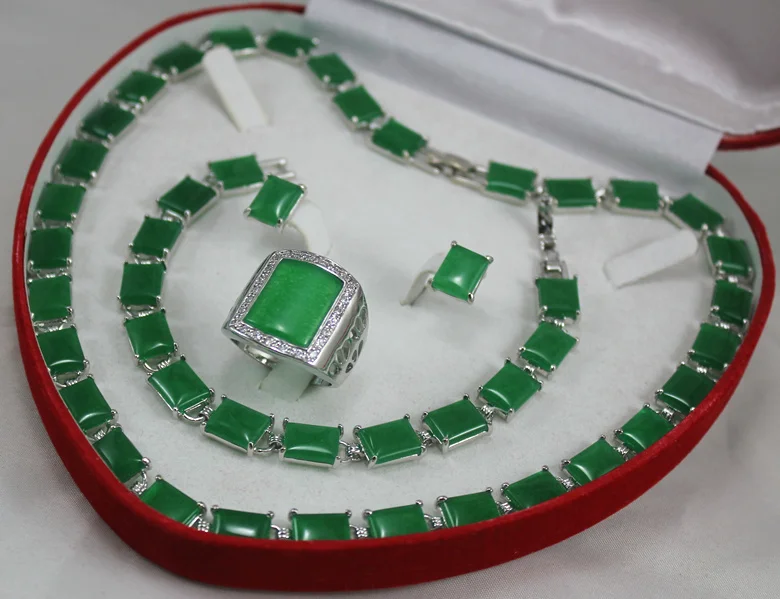 

shipping set 0029 Jade necklace, earing, bracelet ring set