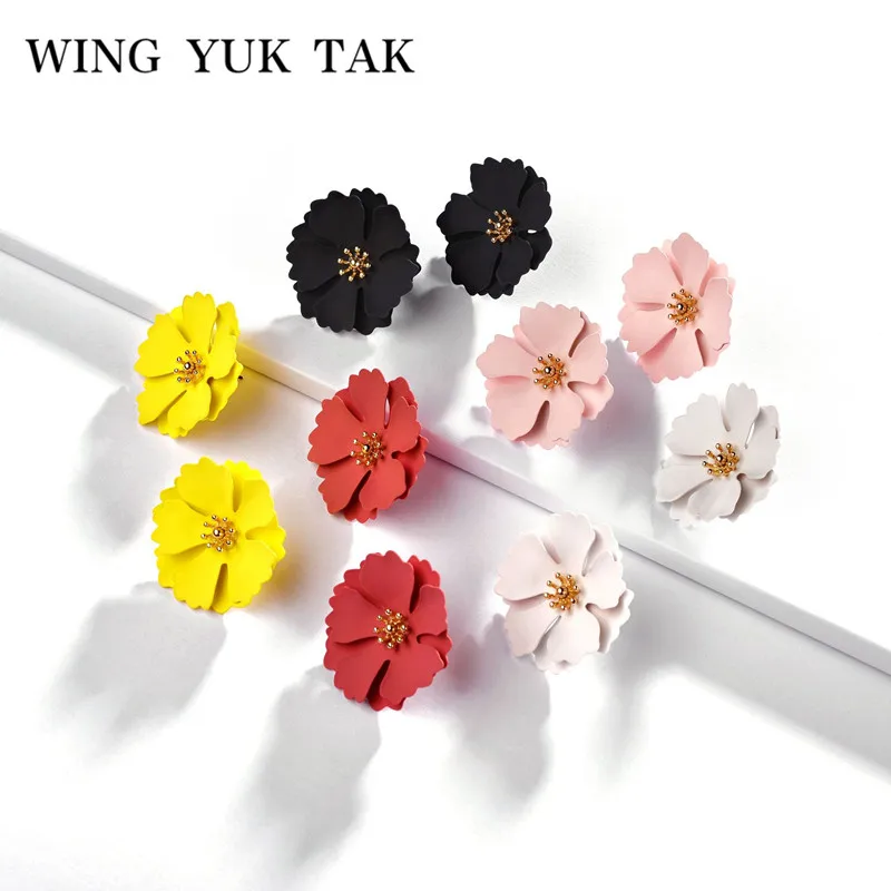 wing yuk tak Boho Small Flower Earrings For Women Hot Fashion Colourful Metal Stud 2019 Jewelry Wholesale | Украшения и