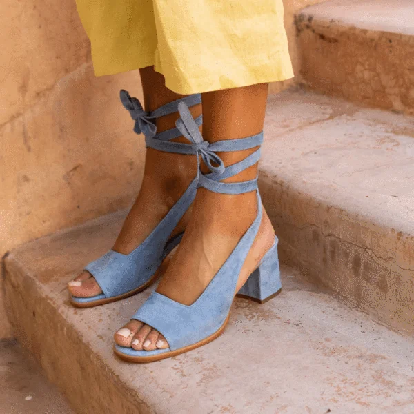 Модные женские сандалии на шнуровке с ремешками Сандалии вырезами Плоском