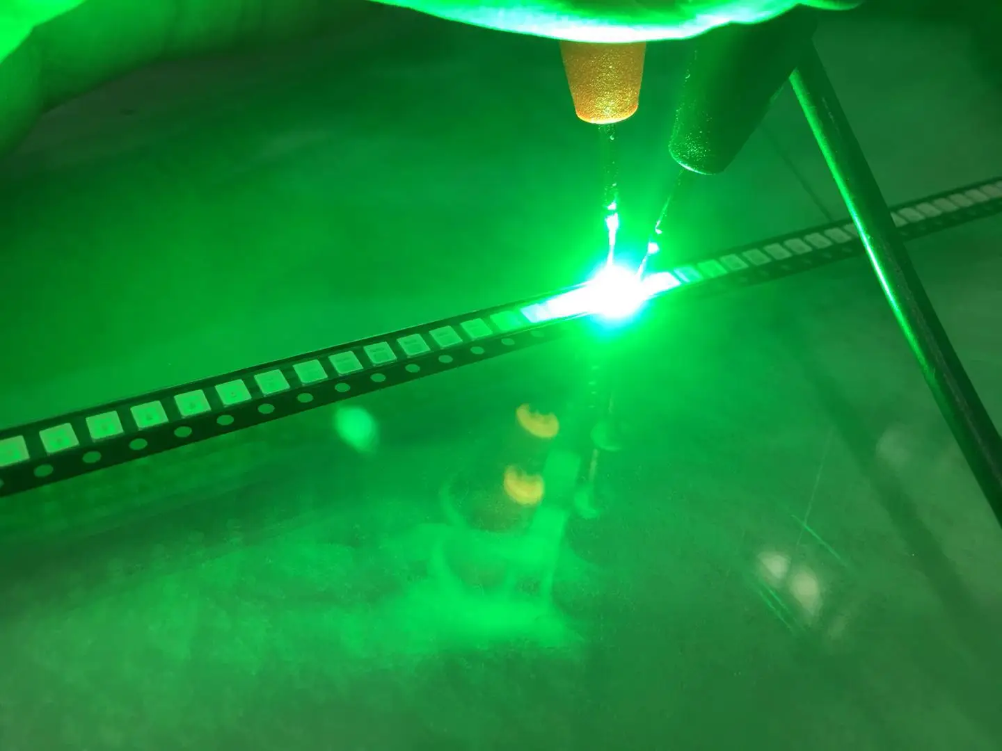 200 шт./лот для светодиодный SMD 2835 изумрудно зеленая 0 5 Вт плитка ног 150 мАч