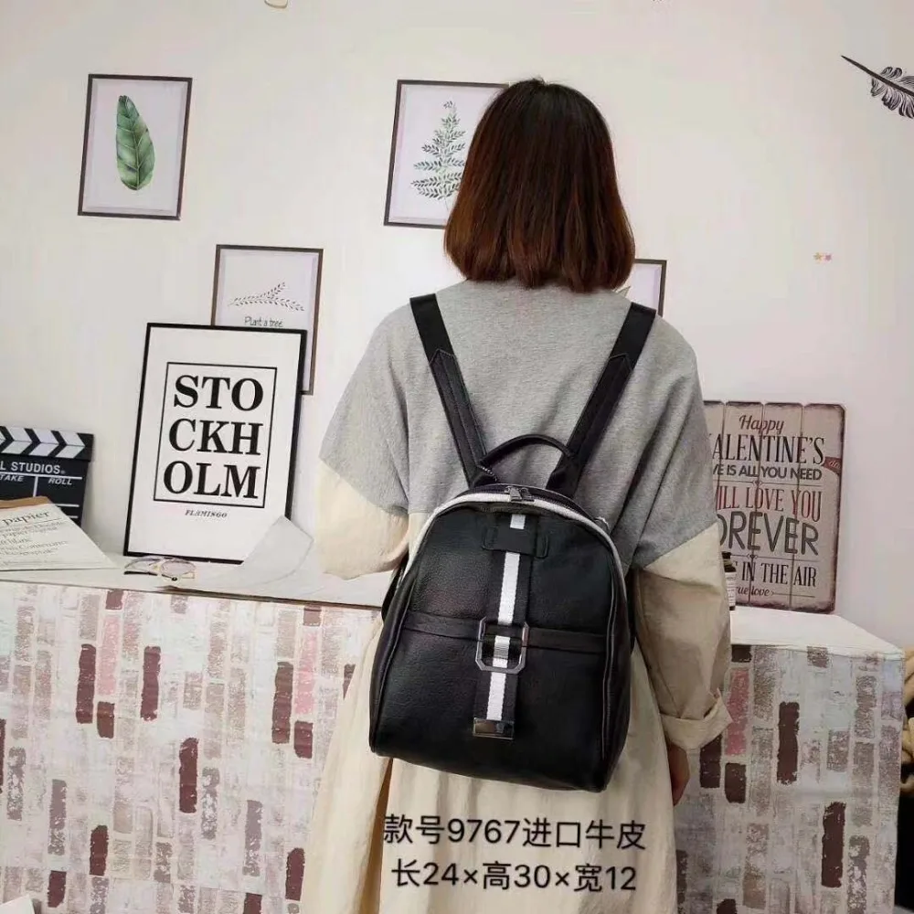 

Fashion Fashion Brand Designer's Leather pack Bursting pack