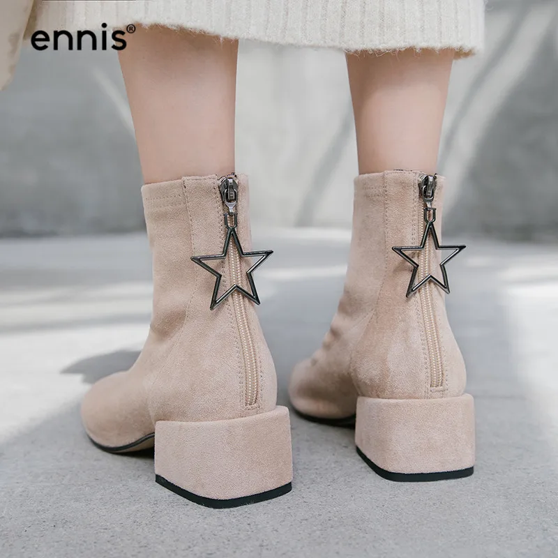 ENNIS/; осенние женские ботинки из флока; замшевые растягивающиеся ботильоны; женские ботинки с круглым носком на квадратном каблуке; модная обувь розового и черного цвета; A960