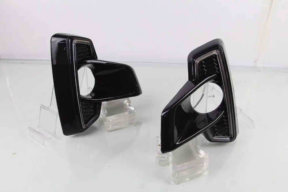 

Osmrk led drl daytime running light for Toyota hilux 2018 with moving yellow turn signals