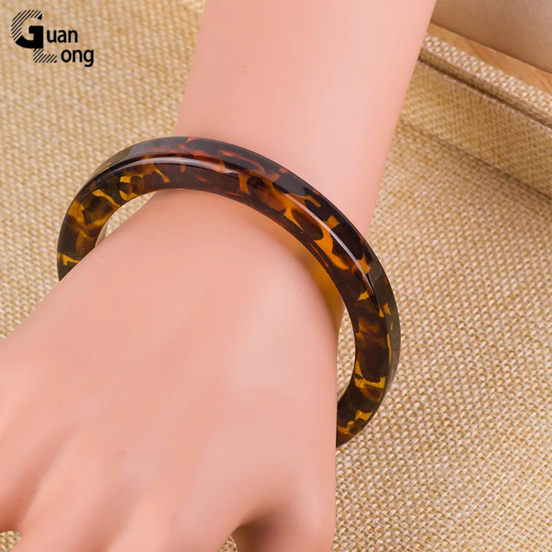 

Guanlong Vintage Leopard Cuff Fashion Bracelets Bangles For Women Black Spot Acrylic Resin Bracelet Simple Charm Party Jewelry