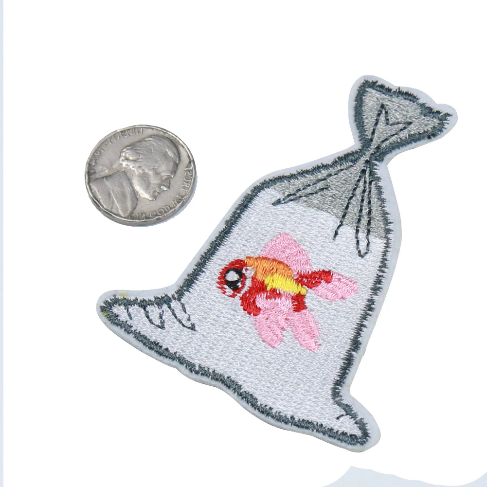 1PC Poor goldfish Trapped in bag Cartoon Animals Patch Save me creative Badge Iron on Patches for Clothing 74*58mm | Дом и сад