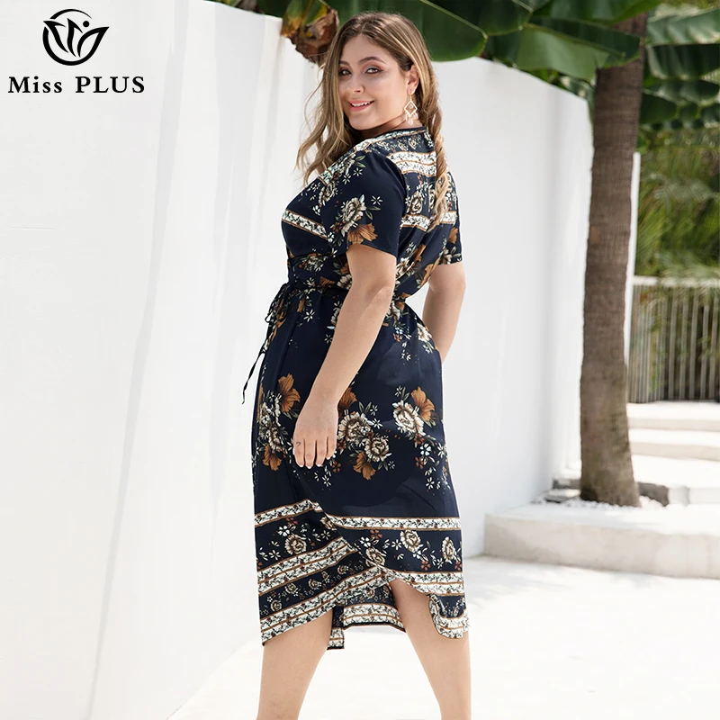 Женское летнее платье больших размеров в полоску с короткими рукавами цветочным