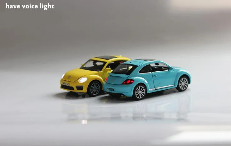 1:32 Масштаб Volkswagen Beetle модель автомобиля литой металлический игрушечный автомобиль звук и светильник 4 открытые двери