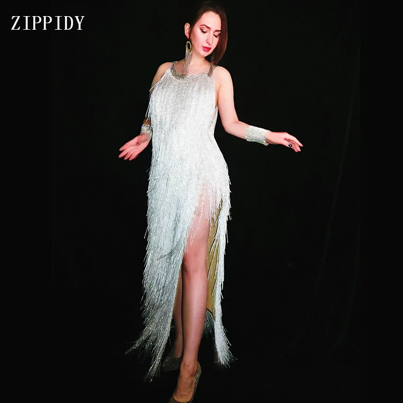 Женское вечернее платье с бахромой белое длинное без рукавов для празднования