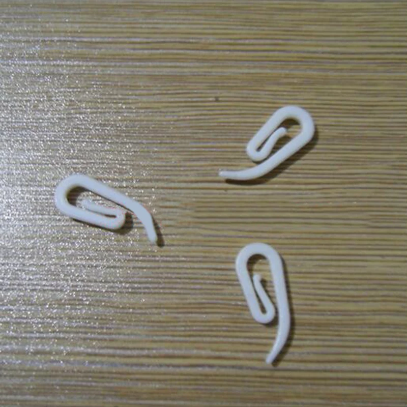 

100 x CURTAIN HOOKS FOR CURTAINS WITH HEADER TAPE WHITE PLASTIC NYLON NEW